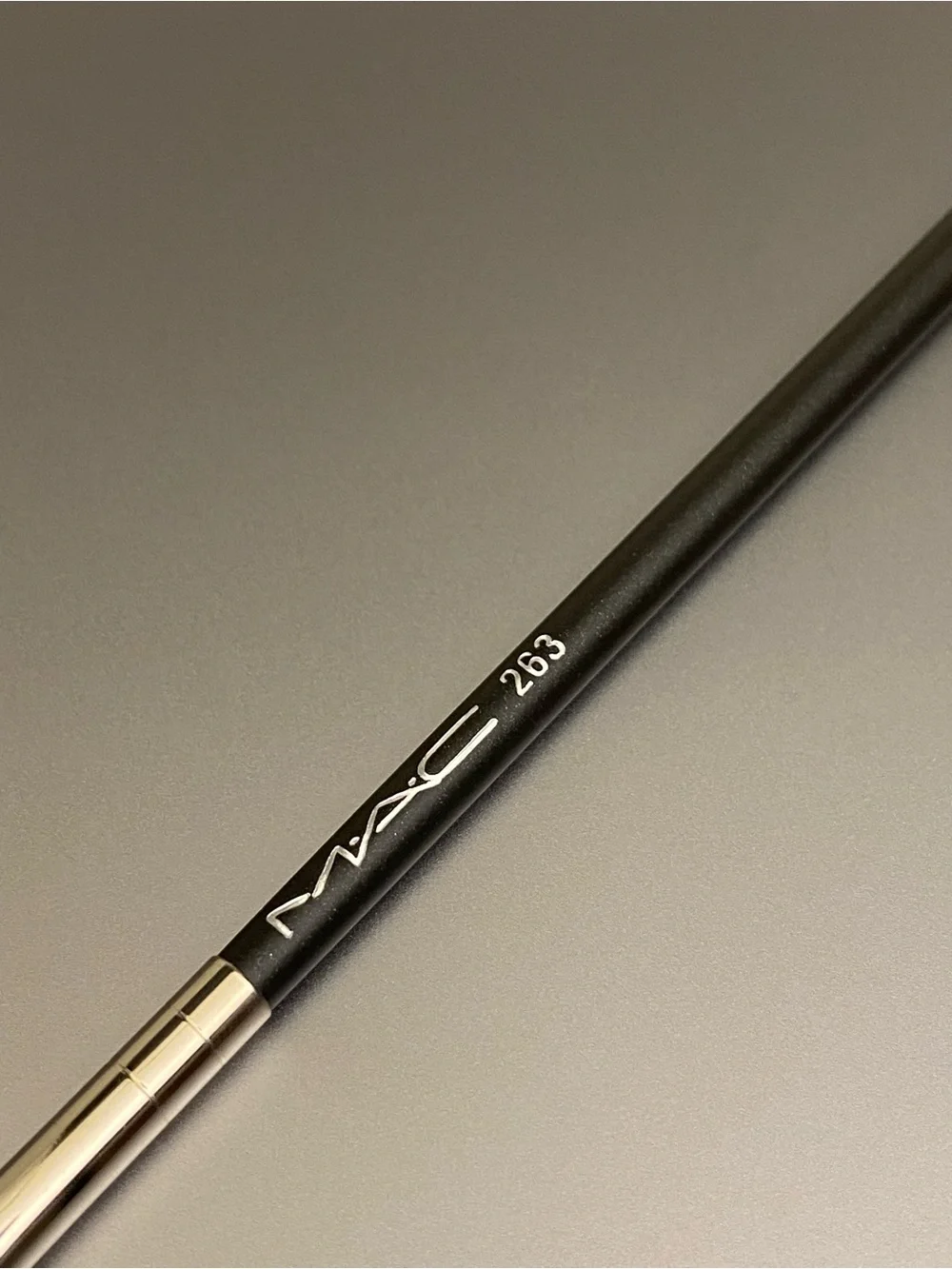 MAC 263 Small Angle Brush